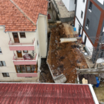 Ankara'da istinat duvarı çöktü: 4 bina tahliye edildi