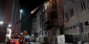 Bağcılar'da bir iş yerinde çıkan yangın söndürüldü