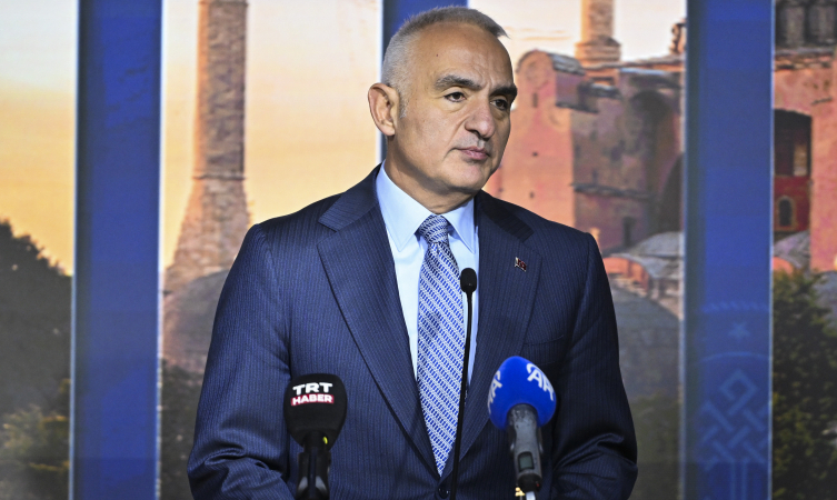 Bakan Ersoy: 6 ülkede 12 bin 420 kardeşimizle iftar sofralarında buluşacağız