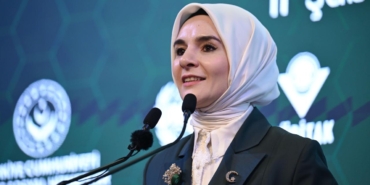 Bakan Göktaş: Oyunları toptan yasaklamak gibi bir gündemimiz yok