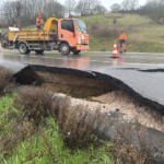 Balıkesir'i sağanak vurdu, yol yarıldı