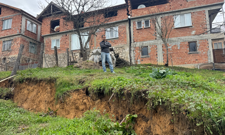 Bartın'da heyelan: 3 evde çatlaklar oluştu