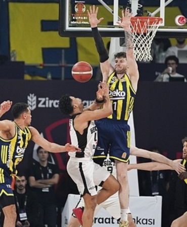 Beşiktaş GAİN'i yenen Fenerbahçe Beko Ziraat Bankası Türkiye Kupası şampiyonu!