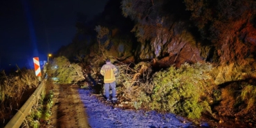Bursa'da heyelan nedeniyle MudanyaAltıntaş yolu ulaşıma kapandı