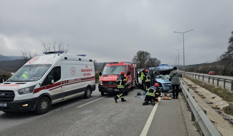 Çorum'da minibüs ile tır çarpıştı: 1 ölü, 2 yaralı