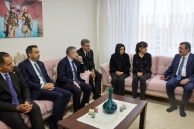 Cumhurbaşkanı Yardımcısı Yılmaz, Mersin'de şehit ailesini ziyaret etti