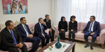 Cumhurbaşkanı Yardımcısı Yılmaz, Mersin'de şehit ailesini ziyaret etti