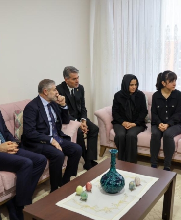 Cumhurbaşkanı Yardımcısı Yılmaz, Mersin'de şehit ailesini ziyaret etti