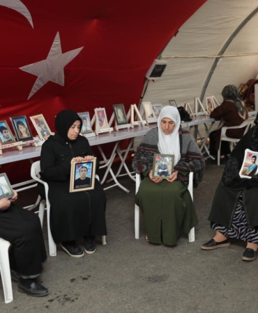 Diyarbakır anneleri ramazanda da evlatları için nöbette