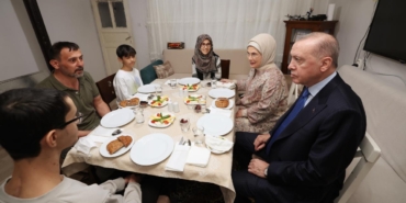Emine Erdoğan'dan iftar sofrasına konuk oldukları Kayacık ailesine teşekkür