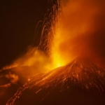 Endonezya'daki Semeru Yanardağı'nda 5 kez patlama meydana geldi