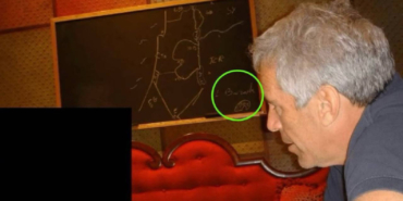 Epstein belgelerinde Ehud Barak imzasıyla kara tahtaya çizilmiş tartışmalı bir harita görüldü