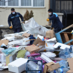 Erzurumda bir evden 25 ton çöp çıkarıldı