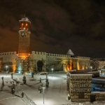 Erzurum'da tarihi yapılar beyaz örtüyle kaplandı