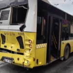 Fatih'te 3 İETT otobüsü durağa yanaşırken kaza yaptı