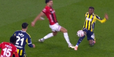 Fenerbahçe, Gençlerbirliği karşısında penaltı bekledi! İşte o pozisyon