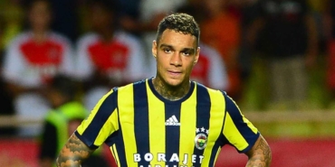 Fenerbahçe'nin eski yıldızı Van der Wiel'den gündem olan itiraf!