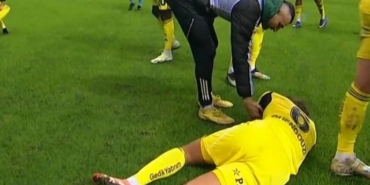 Fenerbahçe'nin golü sonrası ortalık karıştı! Guendouzi yerde kaldı