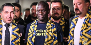 Fenerbahçe'nin yeni transferi N'Golo Kante, İstanbul'da