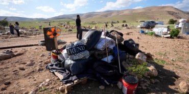 Filistin topraklarını gasbeden İsrailliler, Batı Şeria'da 15 Filistinli aileyi yerinden etti