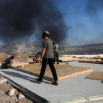 Filistin topraklarını gasbeden İsrailliler, Batı Şeria'da bir Filistinlinin evine saldırarak hayvanlarını çaldı