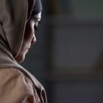 Fransada başörtülü siyasetçi, kendisine yönelik nefret söylemleri üzerine şikayette bulundu