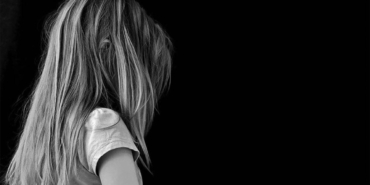 Fransa'da, farklı ülkelerde 89 çocuğa cinsel istismarda bulunmakla suçlanan eğitimci tutuklandı