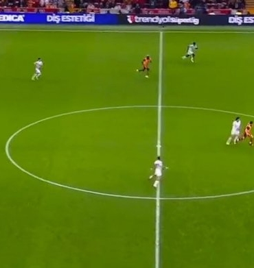 Galatasaray-ikas Eyüpspor maçında kırmızı kart çıktı! İşte o pozisyon