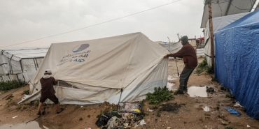Gazze Belediyesi: Etkili olan fırtına nedeniyle yüzlerce çadır sular altında kaldı