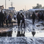 Gazze'de yerinden edilen Filistinlilerin çadırlarını şiddetli yağış nedeniyle su bastı