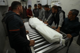 Gazze'de yerinden edilenlerin çadırında çıkan yangında genç kız hayatını kaybetti