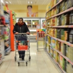 Güven endeksi perakende ticarette arttı