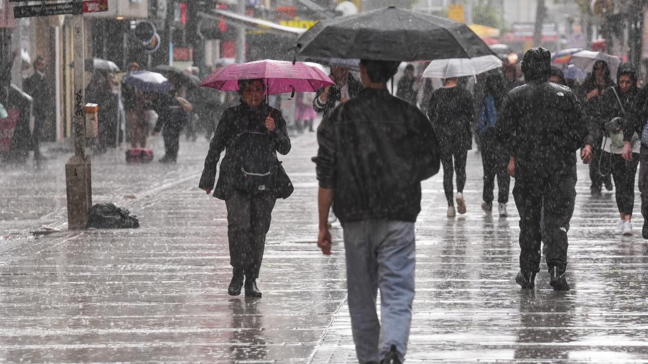 Hafta sonu yurdun batısında yağmur, doğusunda kar yağış etkili olacak