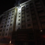 Hatay'da 8 katlı binada yangın: 13 kişi dumandan etkilendi