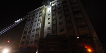Hatay'da 8 katlı binada yangın: 13 kişi dumandan etkilendi
