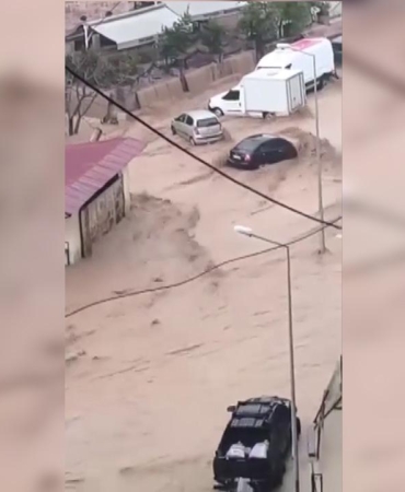 Hatay'da sağanak sele dönüştü