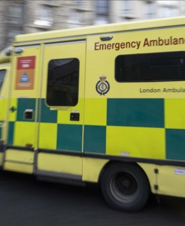 İngiltere'de işlek bir bölgede bıçaklanan 50 yaşındaki kadın hayatını kaybetti