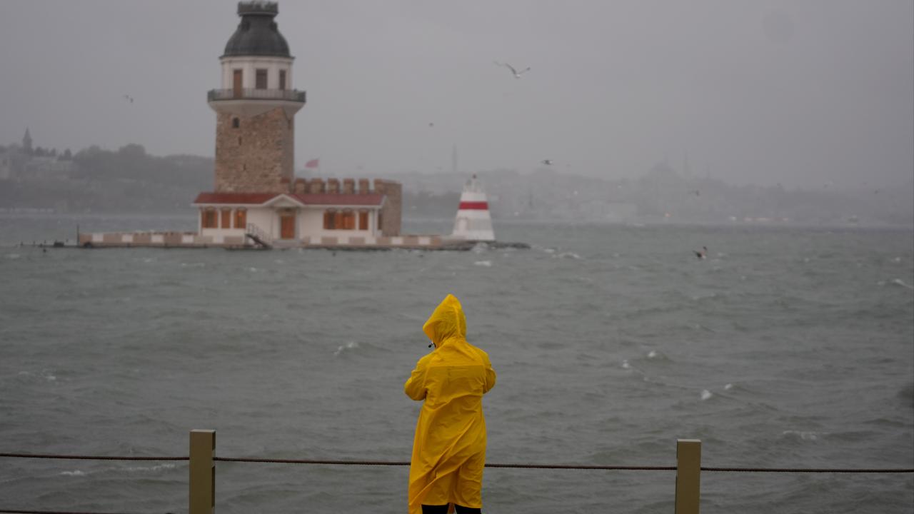 İstanbul'da akşam saatleri için fırtına uyarısı