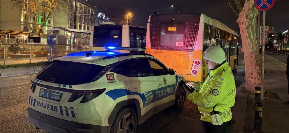 İstanbul'da İETT otobüsünün çarptığı yaya yaralandı