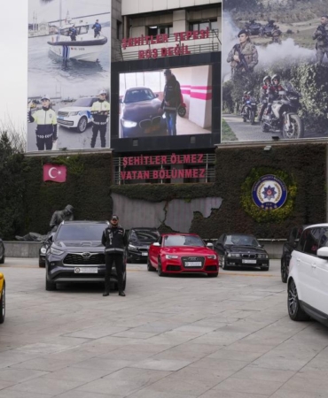 İstanbul'da lüks otomobil kaçakçılığı operasyonu: 14 gözaltı