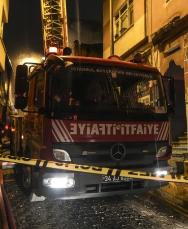 İstanbul'da metruk binada yangın