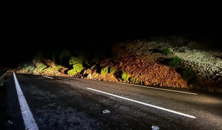 İstanbulİzmir Otoyolu toprak kayması nedeniyle ulaşıma kapatıldı