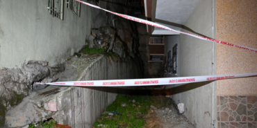 İstinat duvarı çöktü, 3 gündür evlerine giremeyen vatandaşlar mağdur