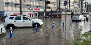 İzmir'de fırtına nedeniyle deniz taştı