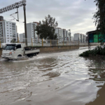İzmir'de sağanak hayatı olumsuz etkiledi