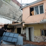 İzmir'de tünel inşaatında evleri zarar gören mahalleliden belediyeye tepki