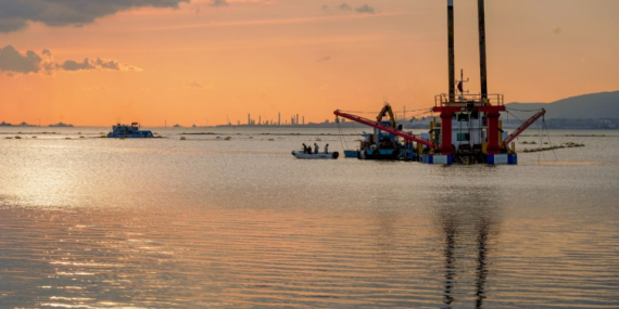İzmit Körfezi 110 bin kamyon çamurdan temizlendi