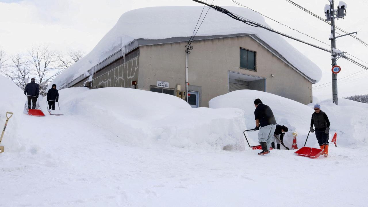 Japonya'da şiddetli kış şartlarından kaynaklanan ölümlerin sayısı 30'a yükseldi