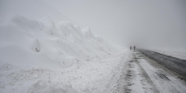 Karla mücadele ekiplerinin üzerine çığ düştü