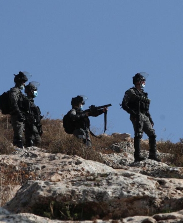 Katil İsrail ordusu Batı Şeria'da haber takibi yapan Al Jazeera ekibine ateş açtı